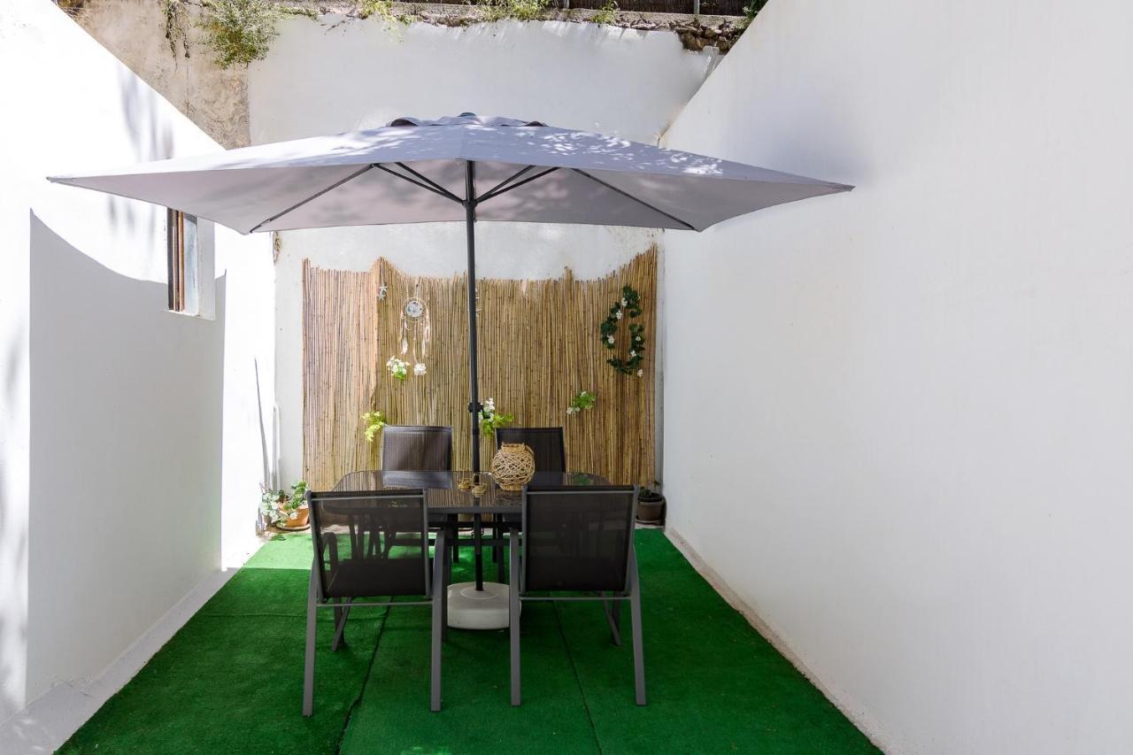 Beautiful And Spacious Apartment In Pagrati Atene Esterno foto