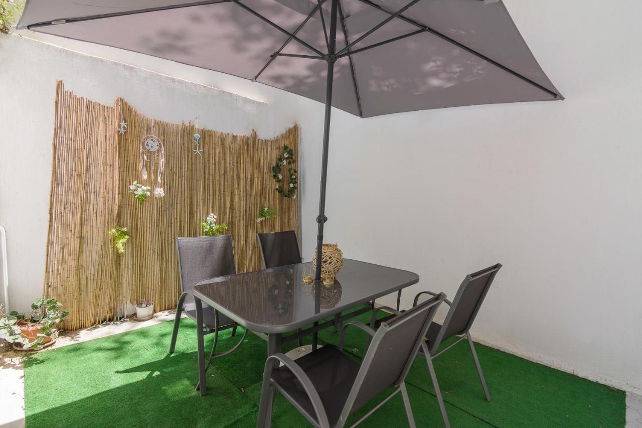 Beautiful And Spacious Apartment In Pagrati Atene Esterno foto